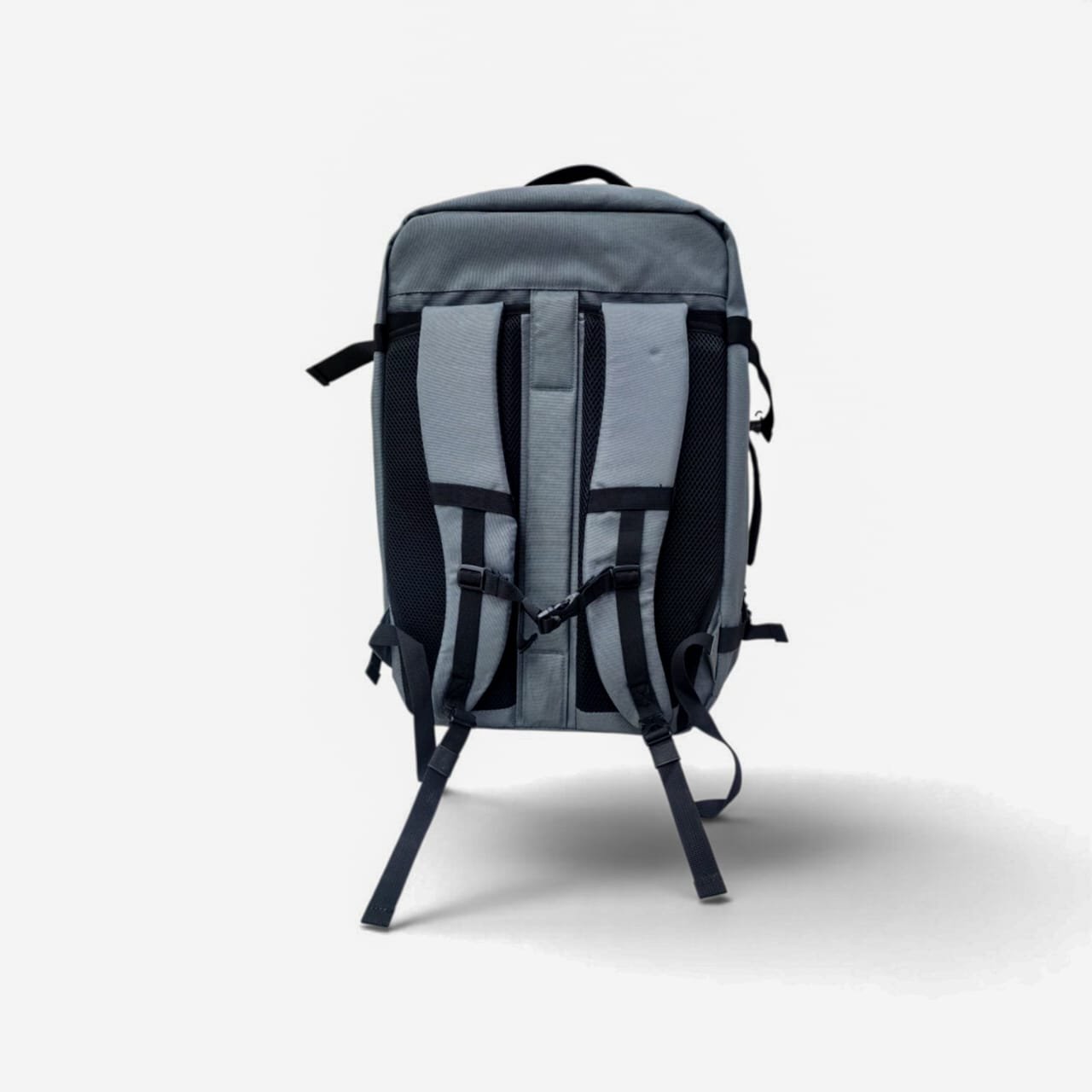 MOCHILA WILSON URBANA 19 PULGADAS GRIS VISTA TRASERA CON TIRAS ACOLCHADAS